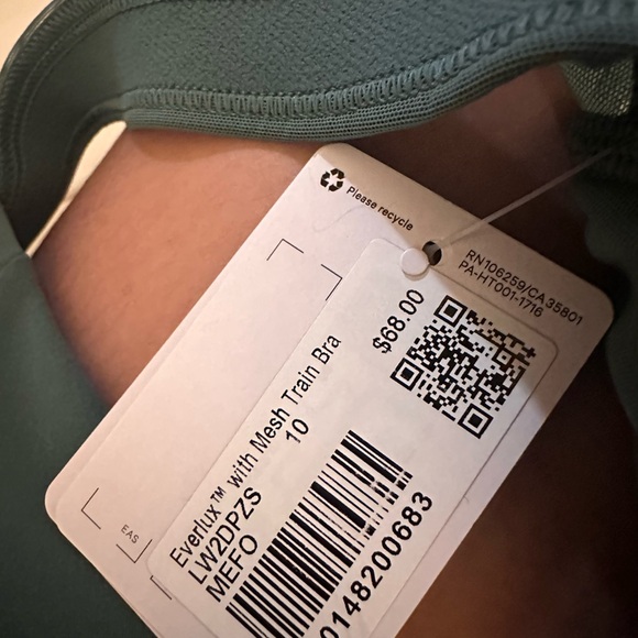 Lululemon Everlux with Mesh Train Bra - Picture 6 of 6